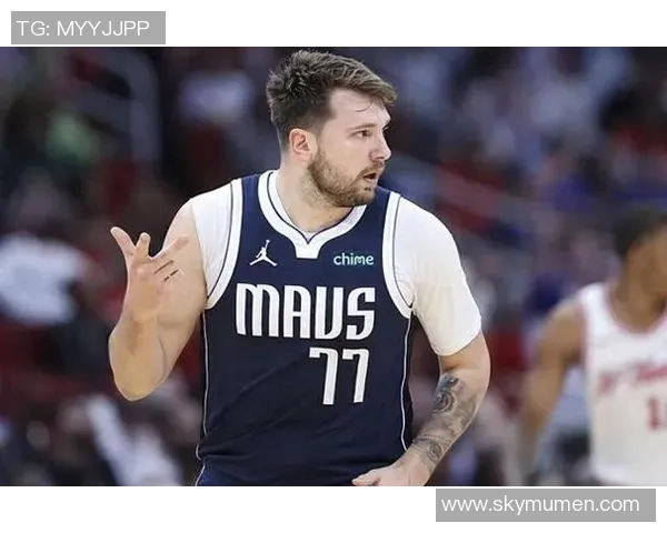 东契奇狂砍73分刷新现役得分纪录独行侠终结太阳11连胜势头