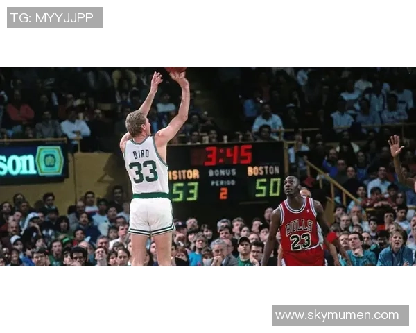 伯德与约翰逊的NCAA传奇对决:篮球历史上的巅峰时刻回顾 伯德与约翰逊的NCAA传奇对决:篮球历史上的巅峰时刻回顾